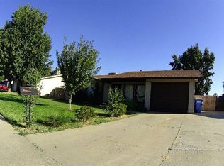 2637 Dennis Dr, Selma, CA 93662