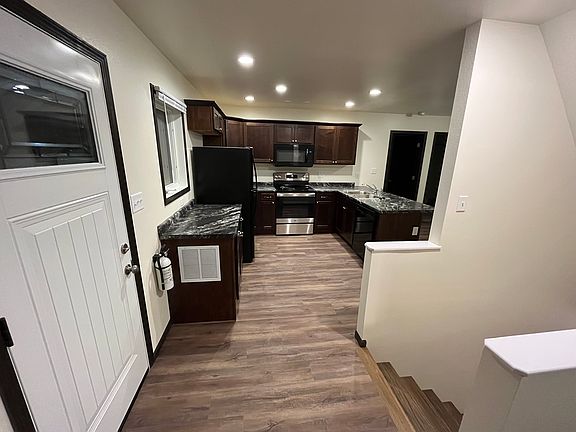 4th image of 704 W 28th St