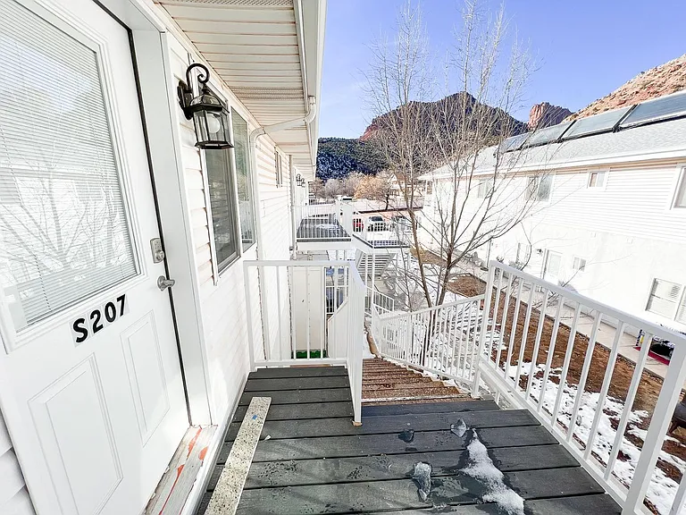 1060 N Louis St — Photo 9