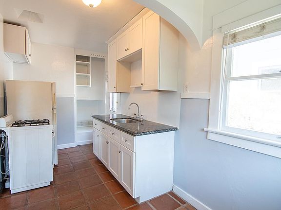 4th image of 3743 Bancroft St #3743