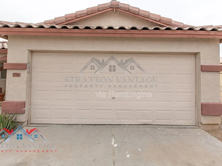 5706 N 74th Dr — Photo 4