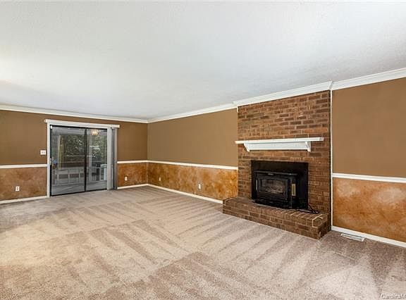 4th image of 8320 Park Vista Cres