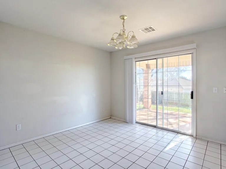 1028 Pinelake Ct — Photo 7