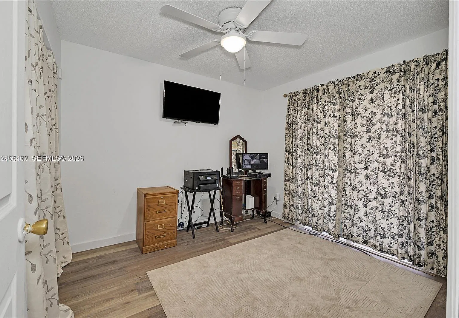 3 bed, 1029 sqft, $3,300 — Photo 4