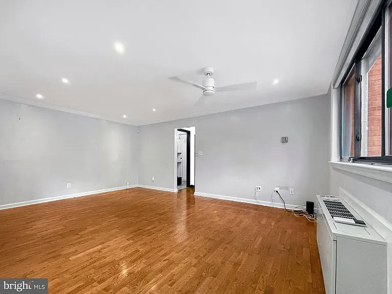 2725 39th St NW #209 — Photo 12