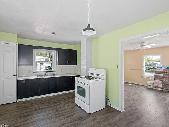 3rd image of 800 Deridder Ave