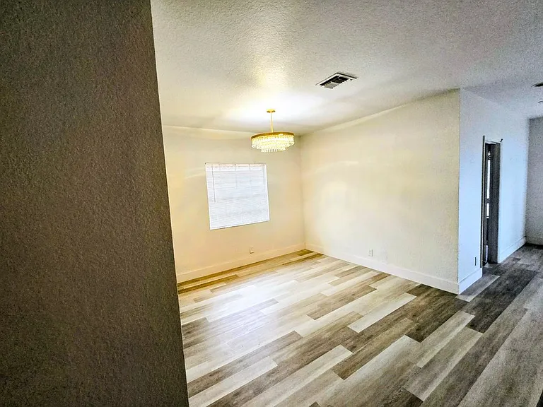 612 NW 6th Ave — Photo 8