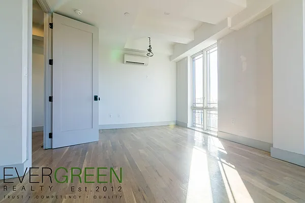 Rented by Evergreen Apartments BK | media 13