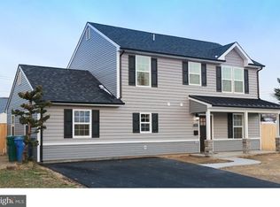 10 Almond Ln, Levittown, PA