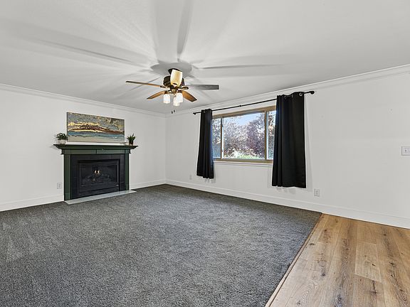 4th image of 822 N Pinewood Cir E