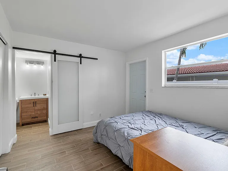 2250 SE 5th St #2 — Photo 15