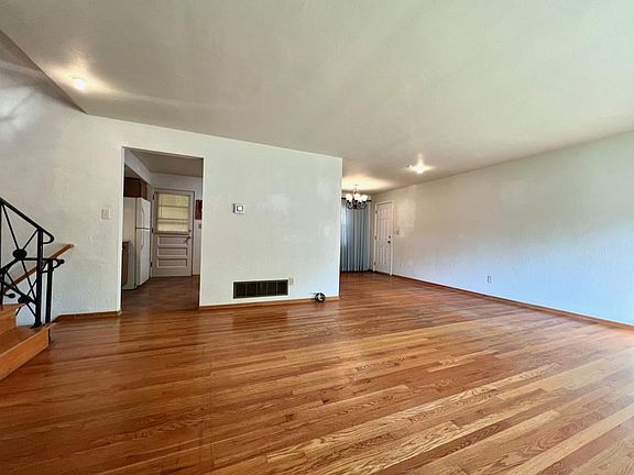 3rd image of 37 Briarwood Dr