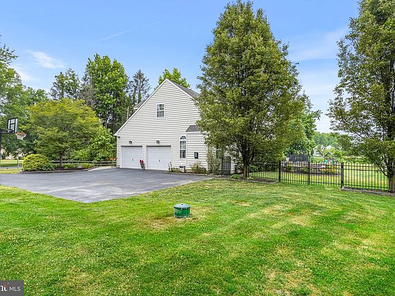 5th image of 3692 Taylor Dr