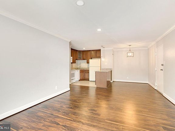 4th image of 440 E Cornell Dr Unit 3