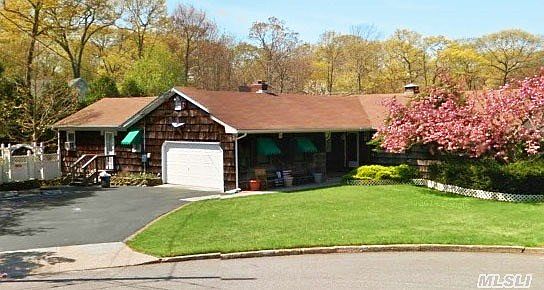 1st image of 4 Arlington Ct