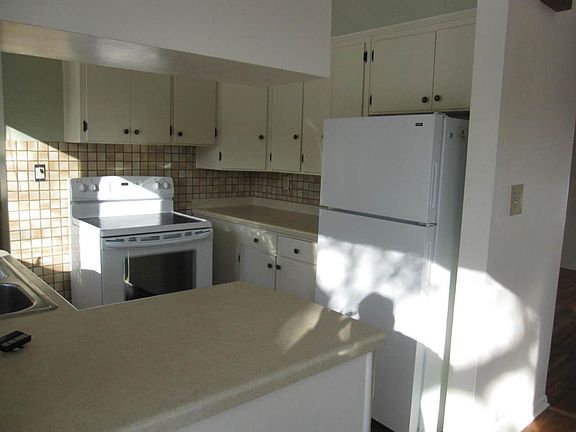 3rd image of 436 Campbell Dr