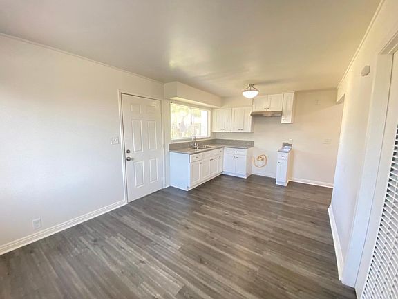 3rd image of 10765 Vernon Ave #C