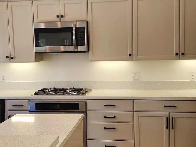 2246 Levante St — Photo 20