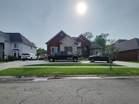 3rd image of 55590 Whitney Ct