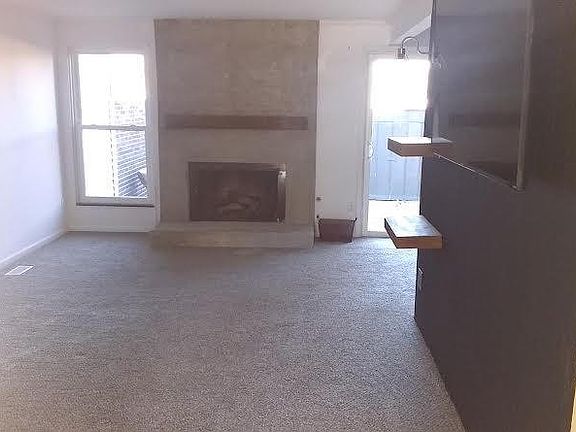 3rd image of 903 Windom Sq