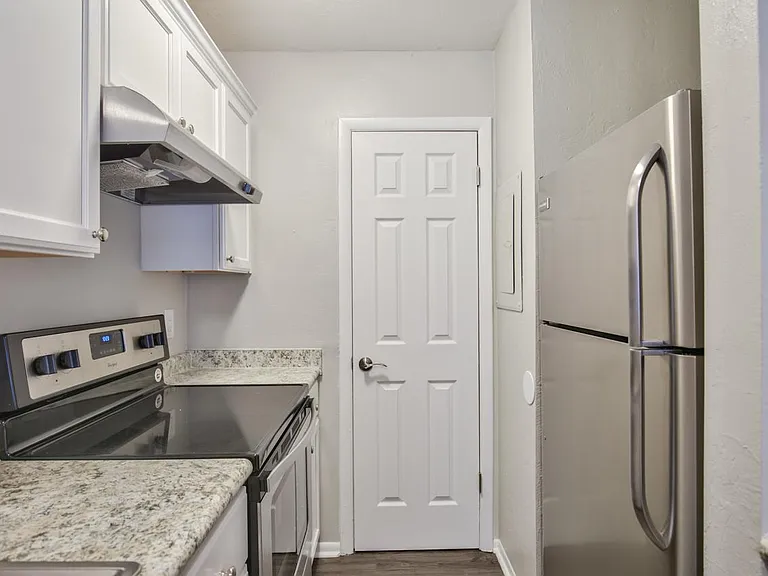 120 Valencia Dr #13 — Photo 11