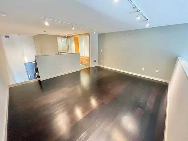 188 King St #304 — Photo 37