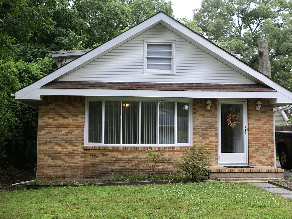 1st image of 48 Chadwick Ave