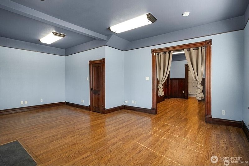 4th image of 623 W Market Street