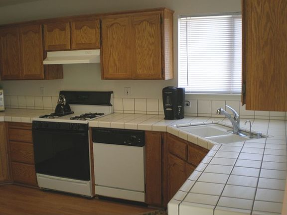 5th image of 1467 Cornell Ct