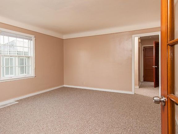 3rd image of 3343 Irving Ave N