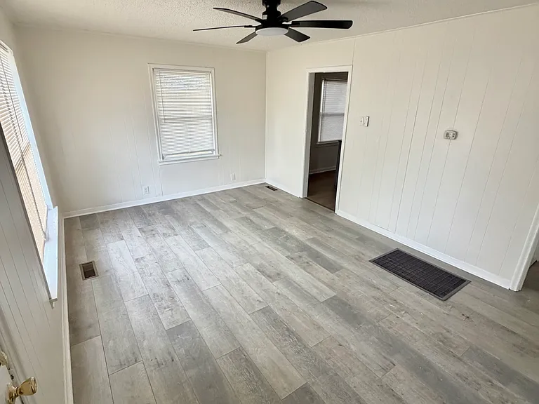 1002 S Hickory St — Photo 10