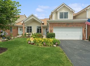 9028 Falcon Greens Dr, Crystal Lake, IL 60014