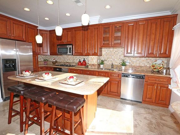 5th image of 7172 Calabria Ct Unit A