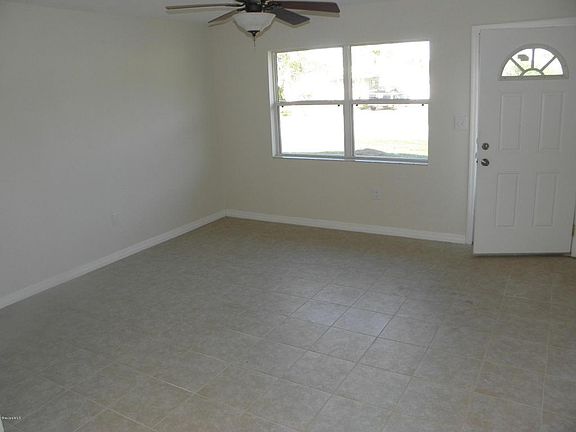 2nd image of 1848 Oakwood Dr