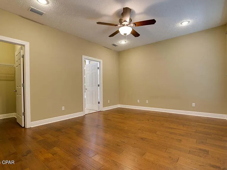 4026 Oak Forest Dr — Photo 7