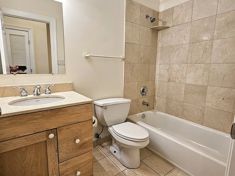 509 N Hartland Ct #1S — Photo 8