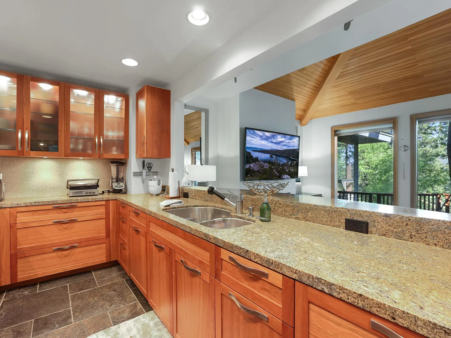 685 Wilson Way — Photo 4
