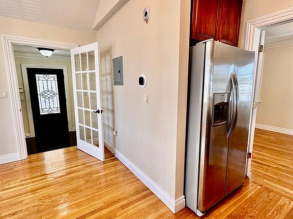4th image of 3238 Schley Ave #1E