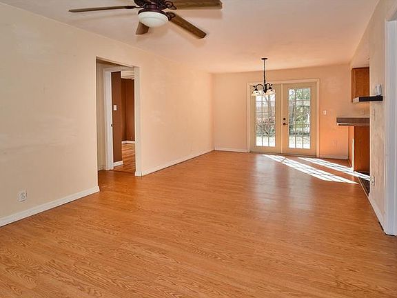 3rd image of 2520 Myra St