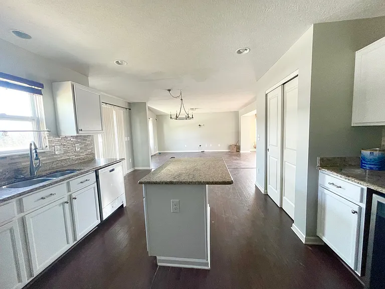 1670 Primrose Ave — Photo 13