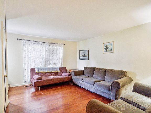 2nd image of 1434 Flag St