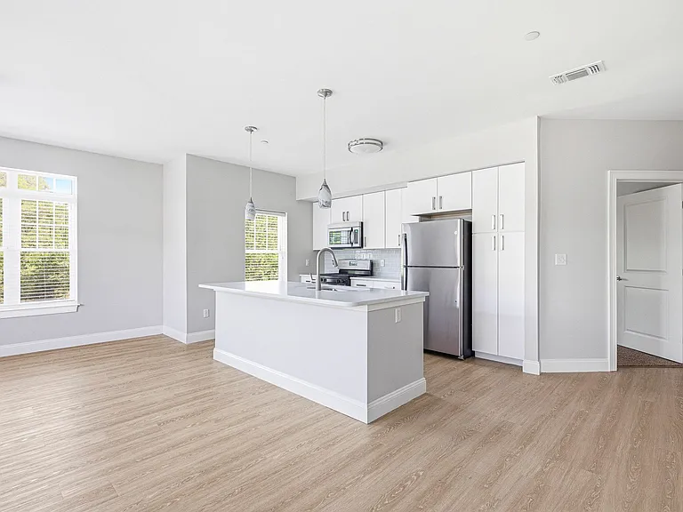 Axis at Lakeshore — Photo 75