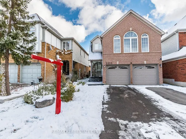 5223 Ruperts Gate Dr, Mississauga, ON L5M 5W3