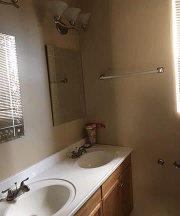 2nd image of 4562-4564 Washington Blvd