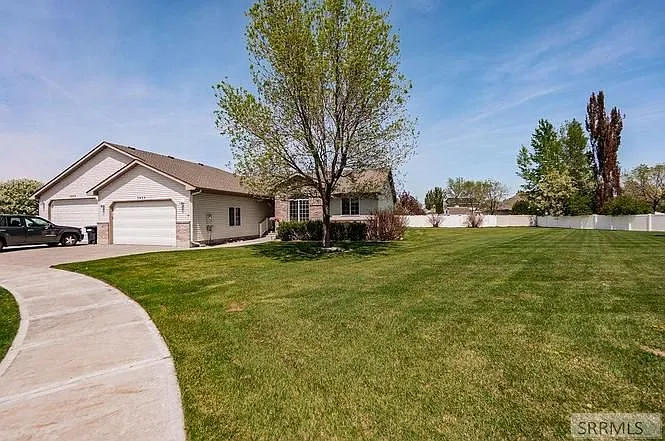 3835 Heartland Cir — Photo 2