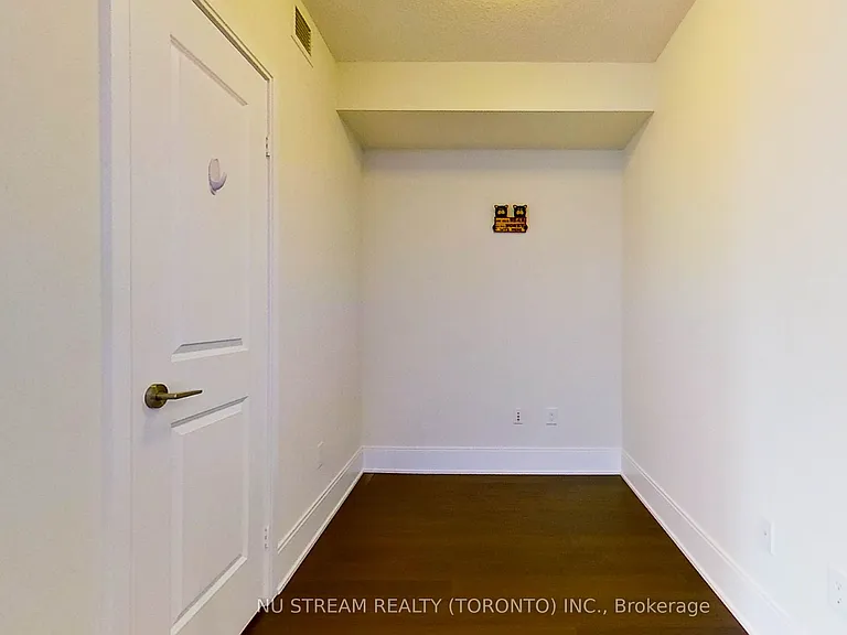 560 Front St W #829 — Photo 10