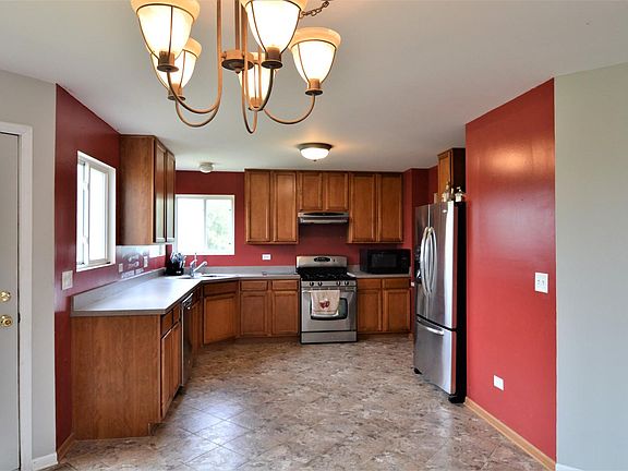 5th image of 313 Aster Dr