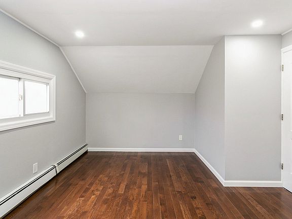 4th image of 32 Ballad Ln Unit 2
