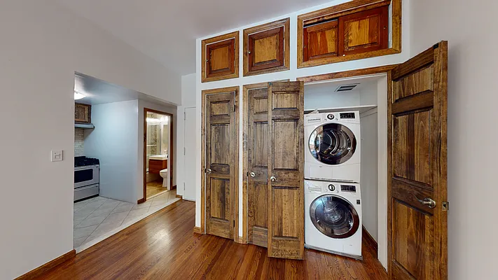 Rented by Bond New York | media 29