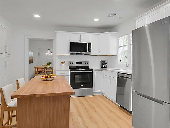 3rd image of 207 Trivers Dr